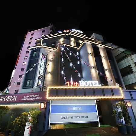 17Th Hotel Yeonje Bagian luar foto