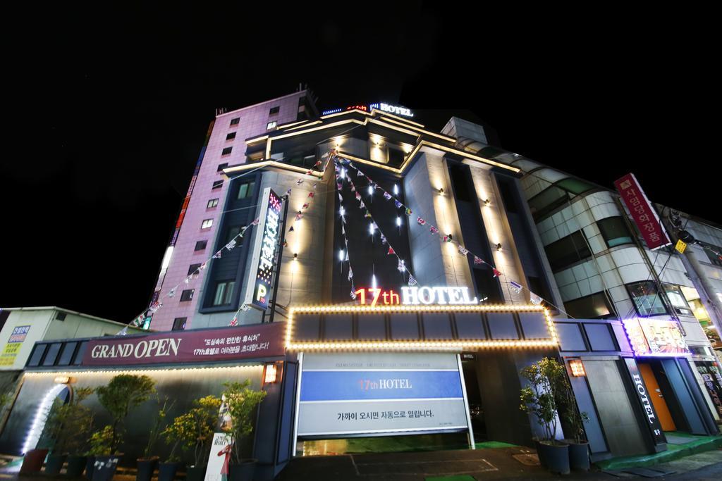 17Th Hotel Yeonje Bagian luar foto